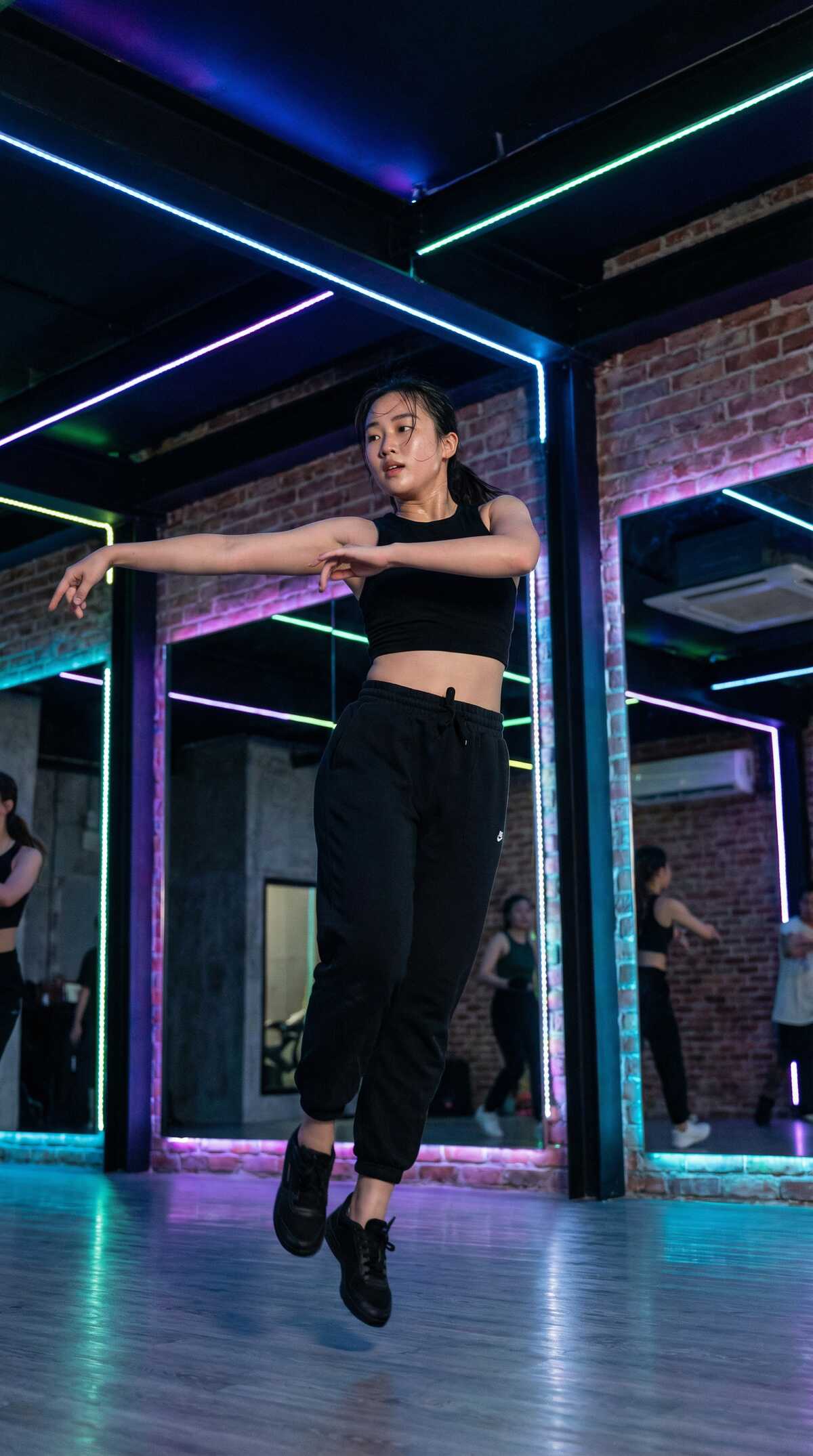 海角网文化研究员周雅文